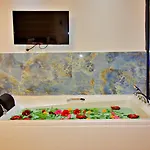 1 Bedroom Secluded In Uzumlu * קלקן