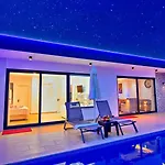 1 Bedroom Secluded In Uzumlu וילה